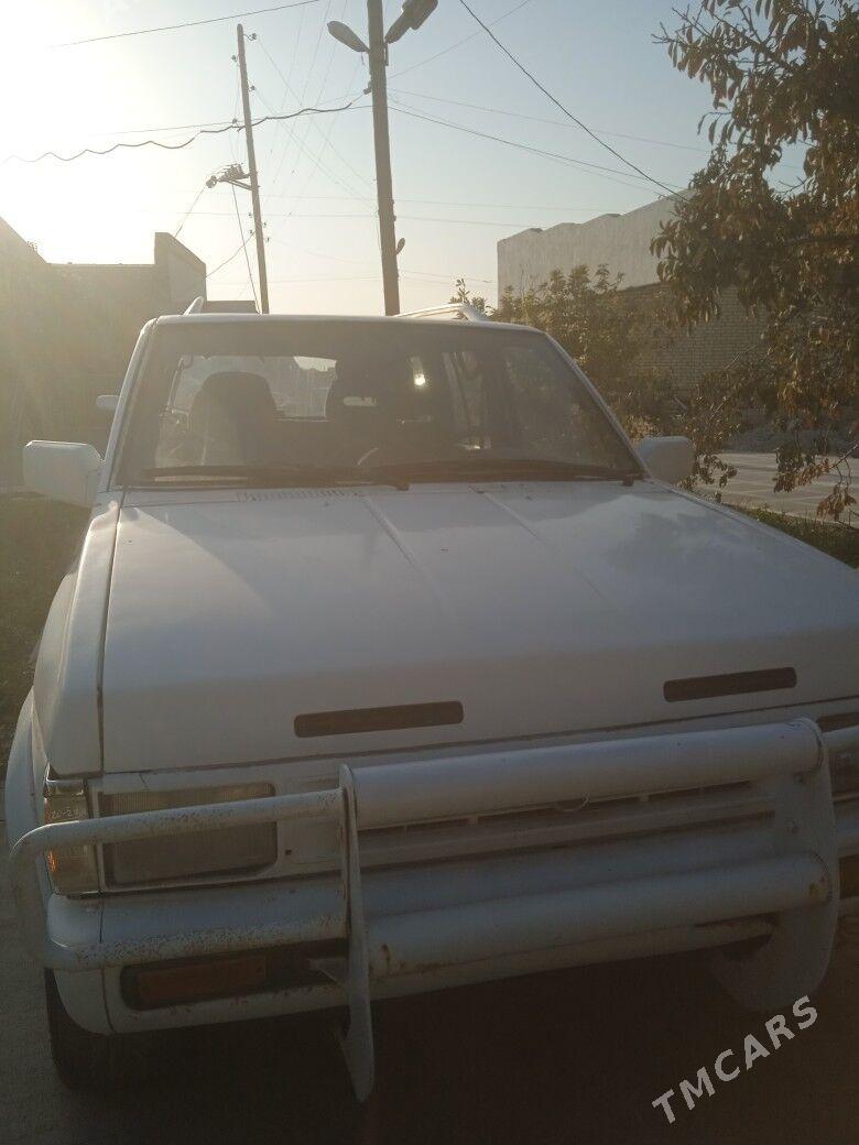 Nissan Pathfinder 1990 - 35 000 TMT - Мары - img 1