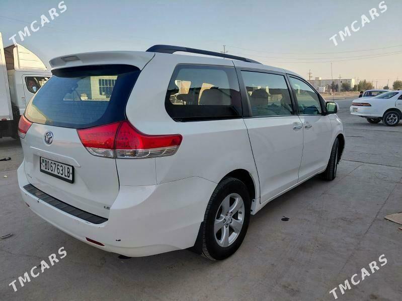 Toyota Sienna 2012 - 370 000 TMT - Дянев - img 2
