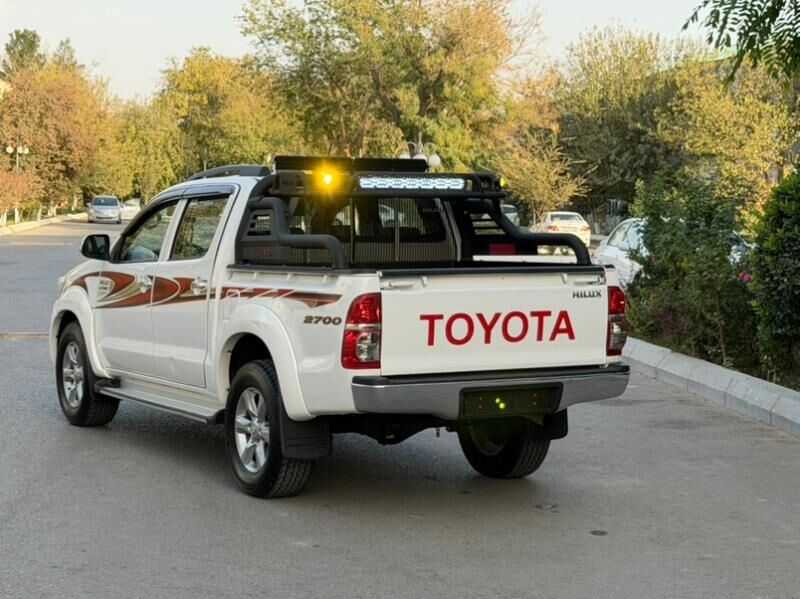Toyota Hilux 2013 - 360 000 TMT - Ашхабад - img 9