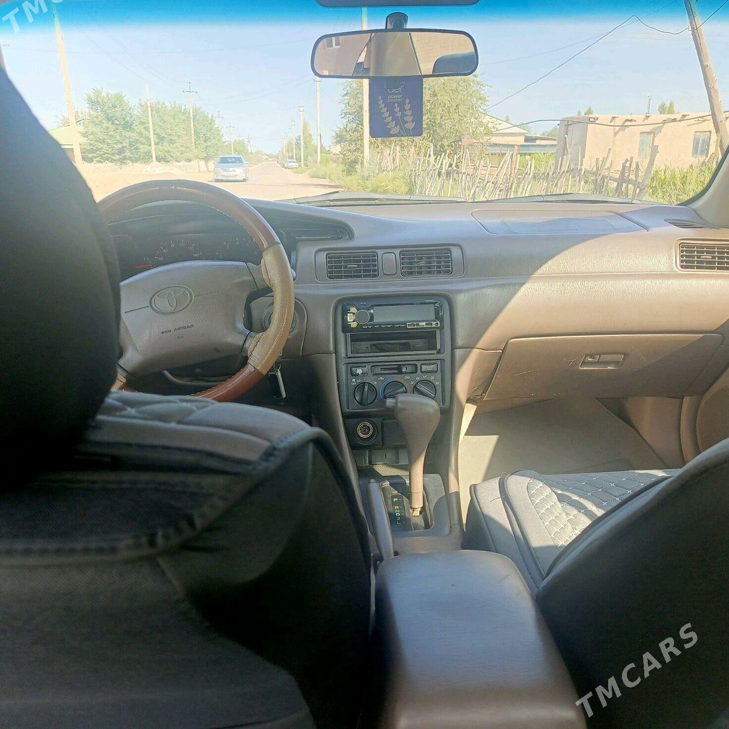 Toyota Camry 1998 - 130 000 TMT - Köneürgenç - img 3