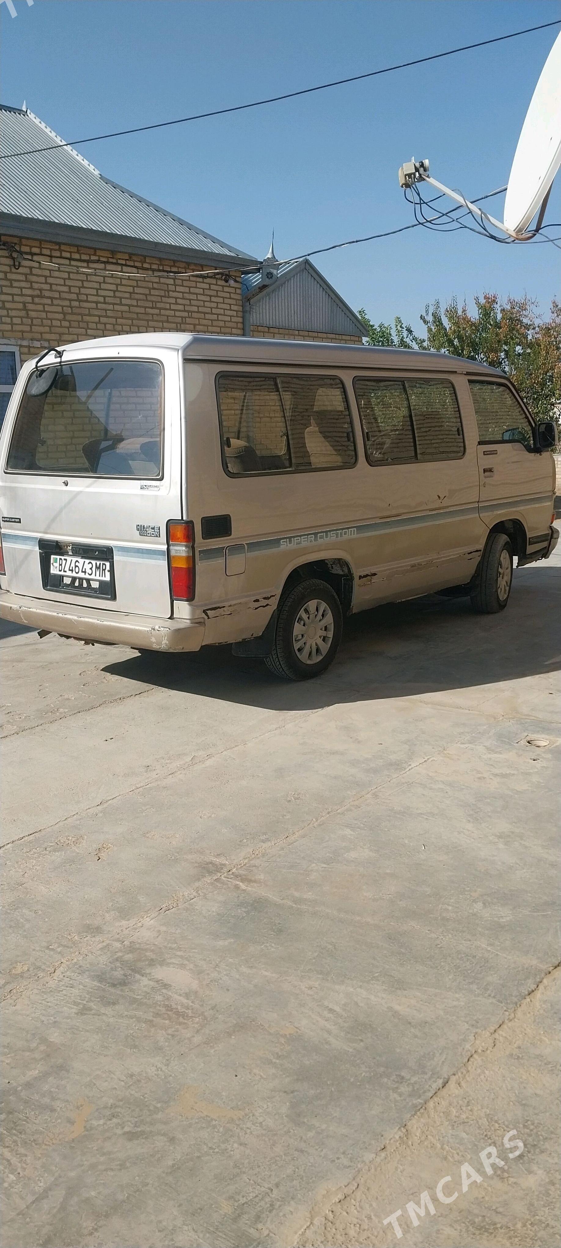 Toyota Hiace 1989 - 22 000 TMT - Мары - img 4