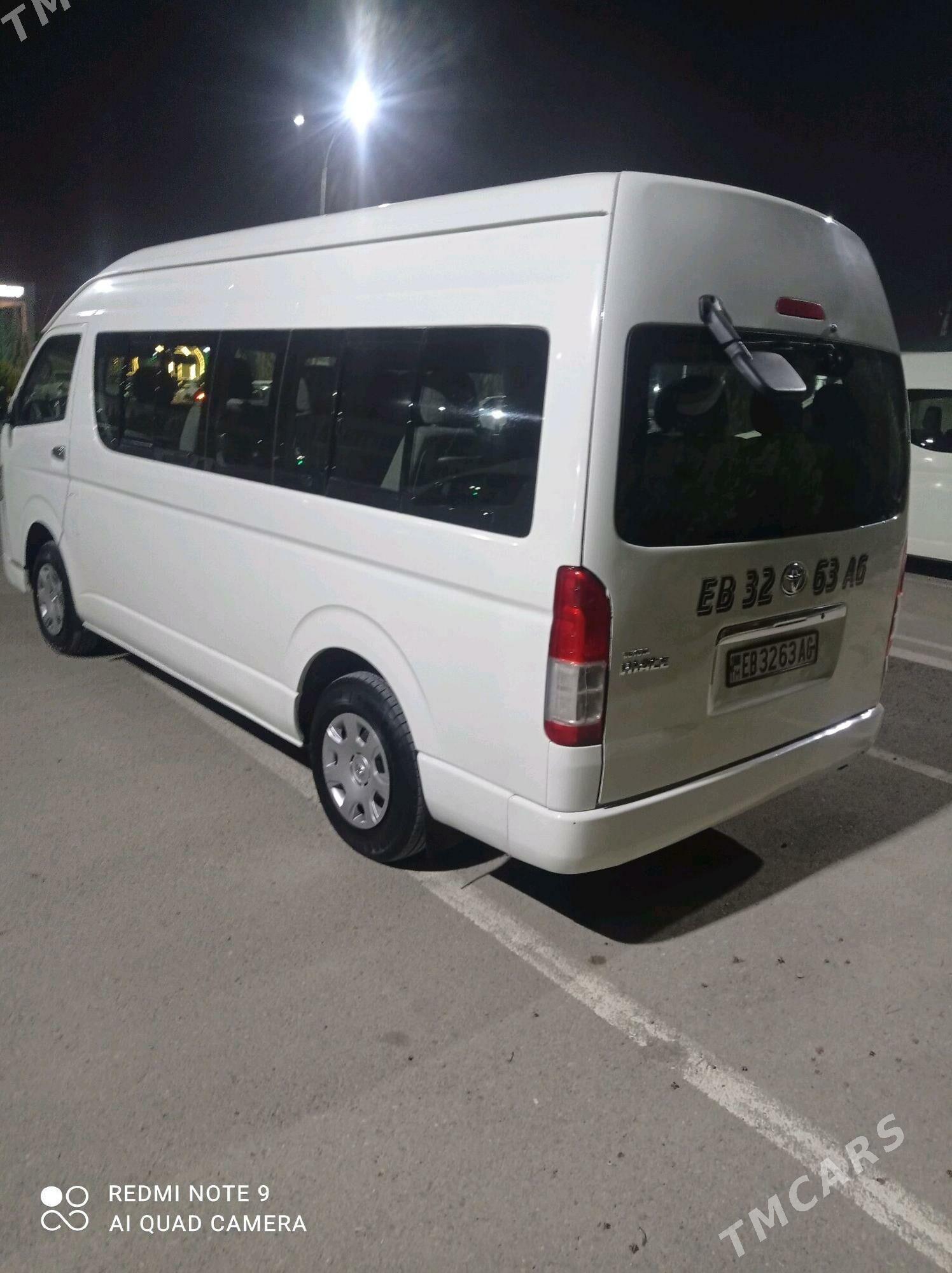 Toyota Hiace 2005 - 325 000 TMT - Бузмеин - img 4