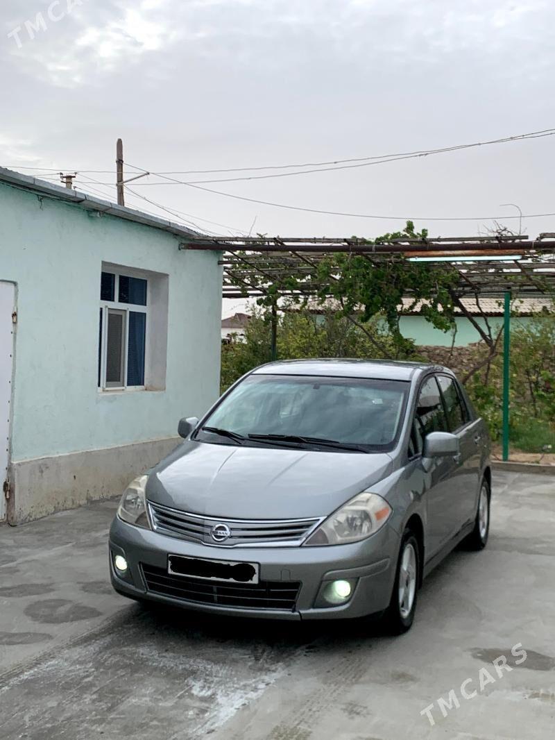 Nissan Versa 2010 - 125 000 TMT - Балканабат - img 1