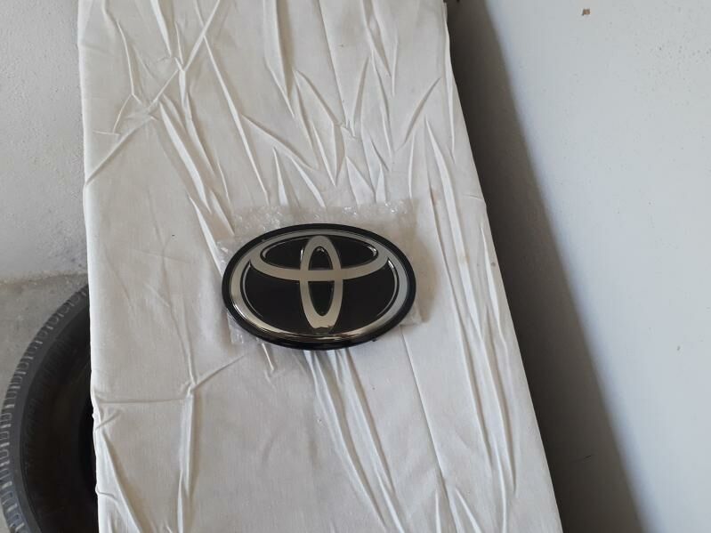 TOYOTO KAMRY EMBLEMA 650 TMT - Кëши - img 2