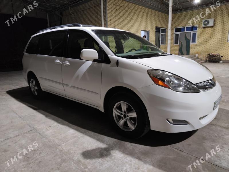 Toyota Sienna 2009 - 250 000 TMT - Мары - img 4