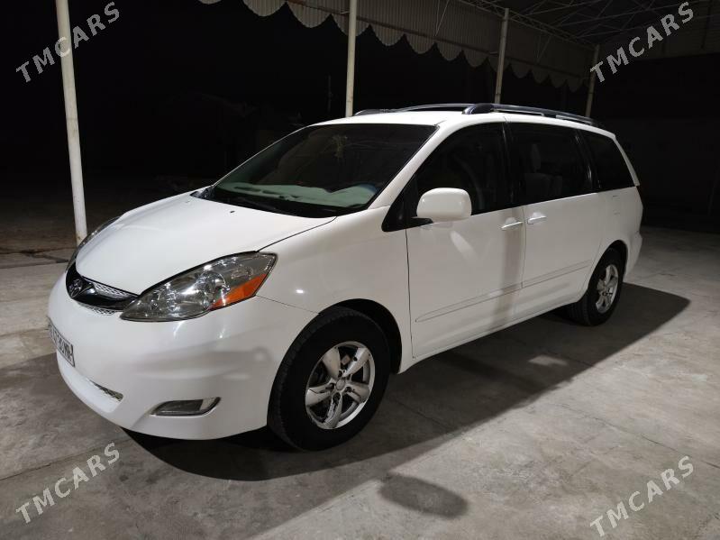 Toyota Sienna 2009 - 250 000 TMT - Мары - img 1