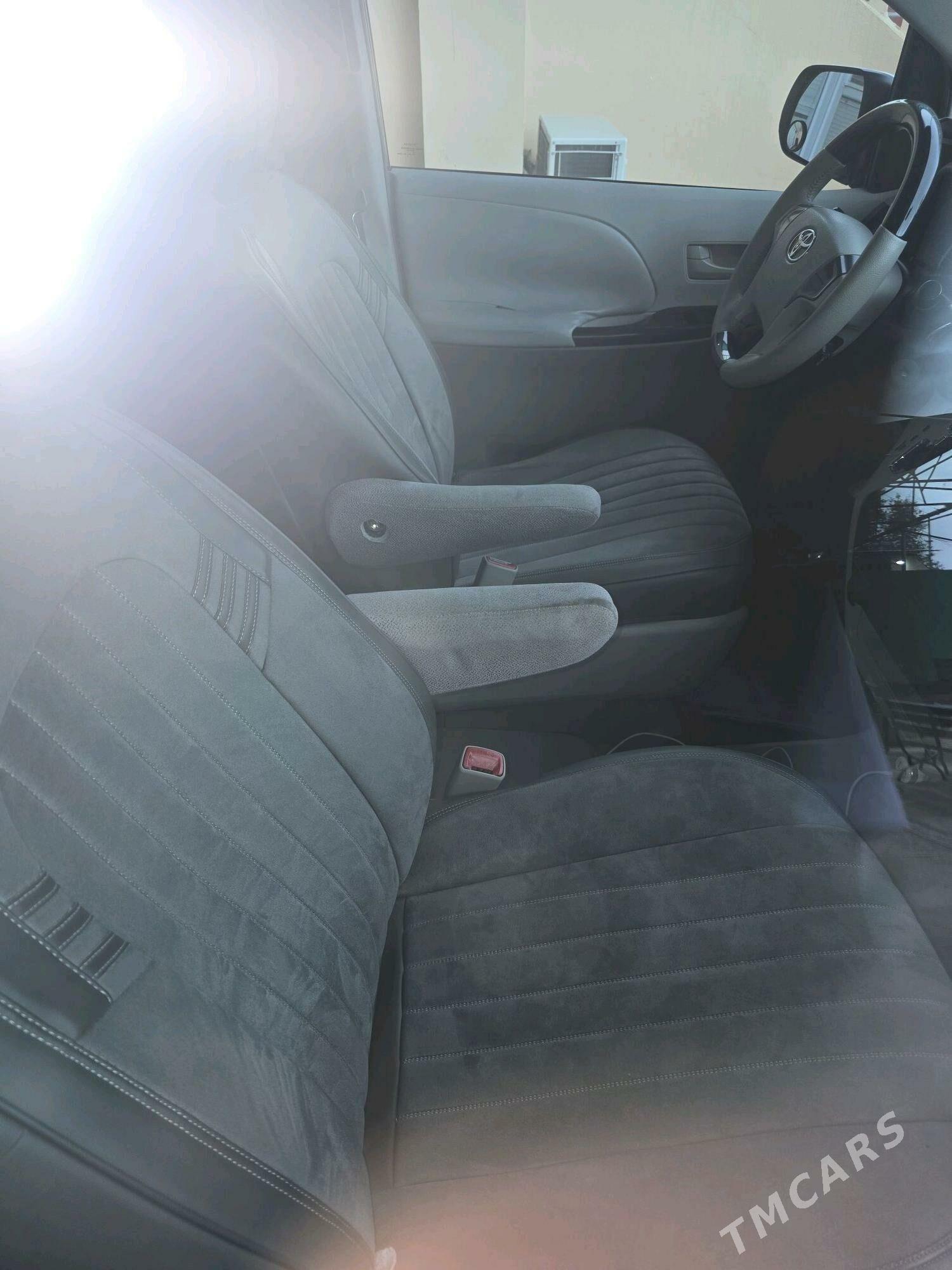 Toyota Sienna 2011 - 300 000 TMT - Aşgabat - img 3