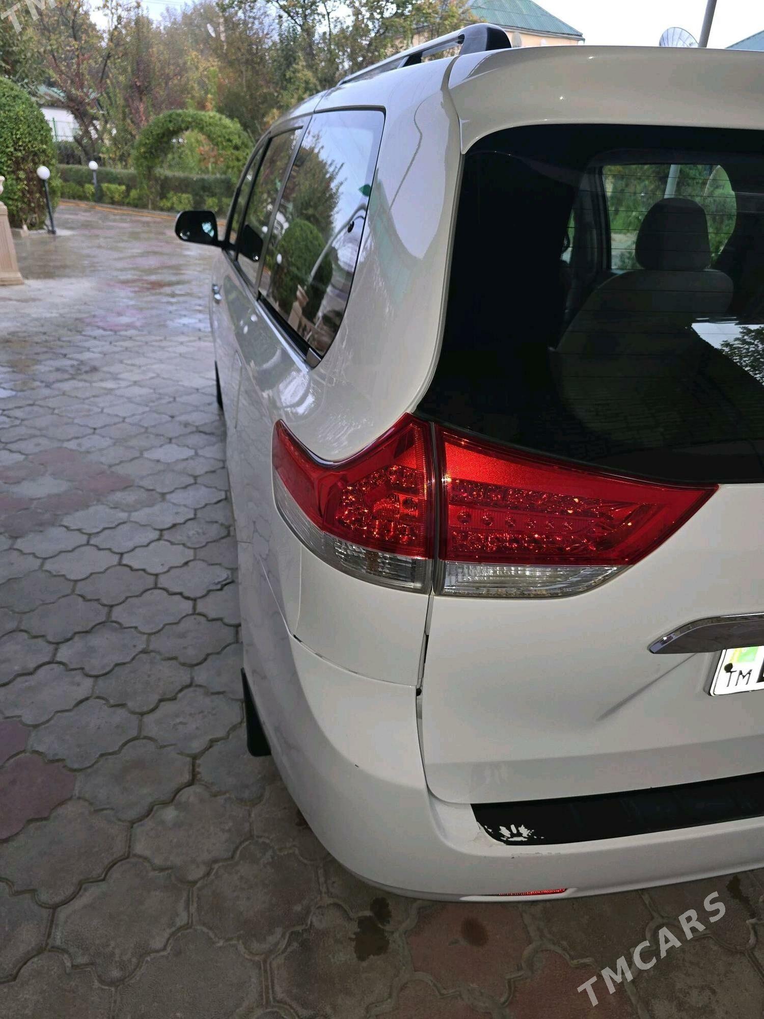 Toyota Sienna 2011 - 300 000 TMT - Aşgabat - img 2