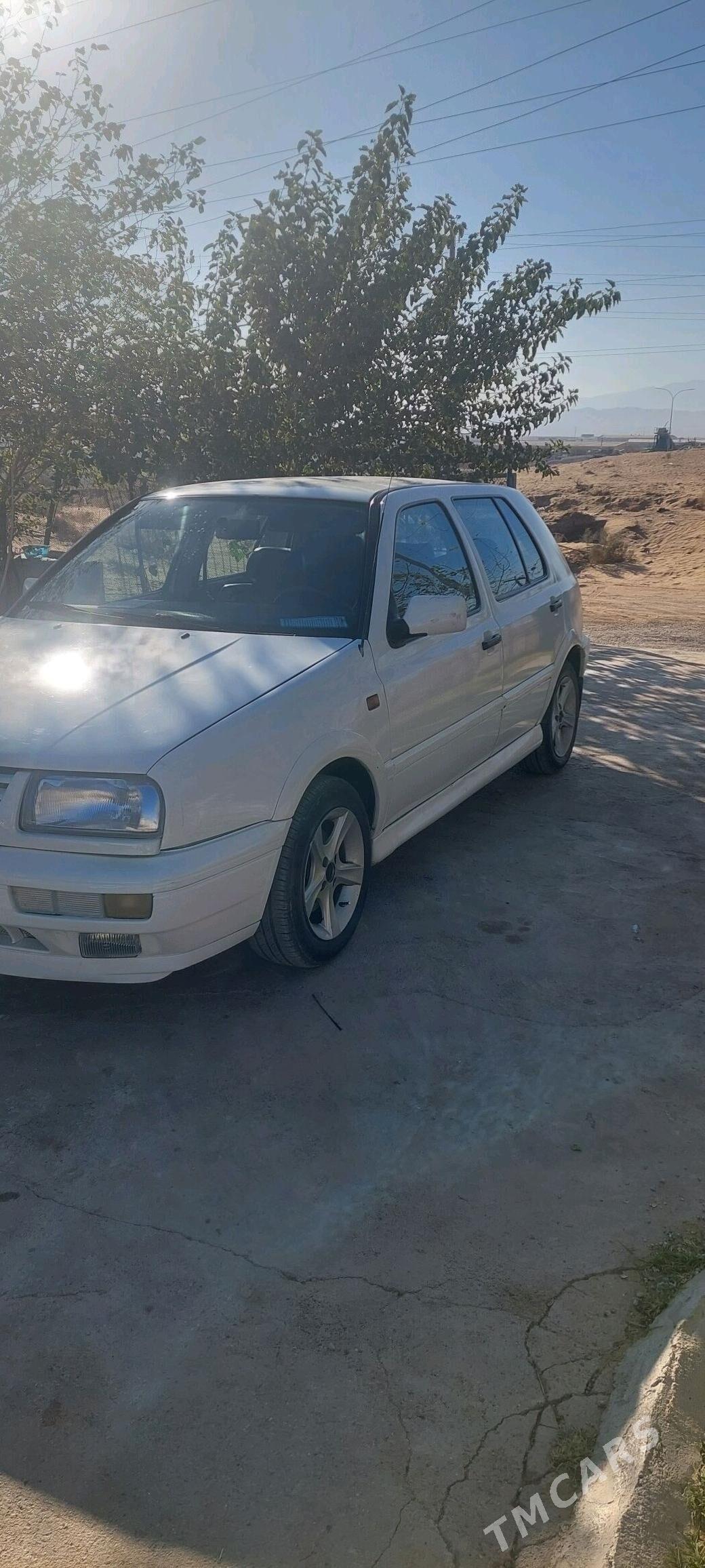 Volkswagen Golf 1996 - 31 000 TMT - Ak bugdaý etraby - img 4