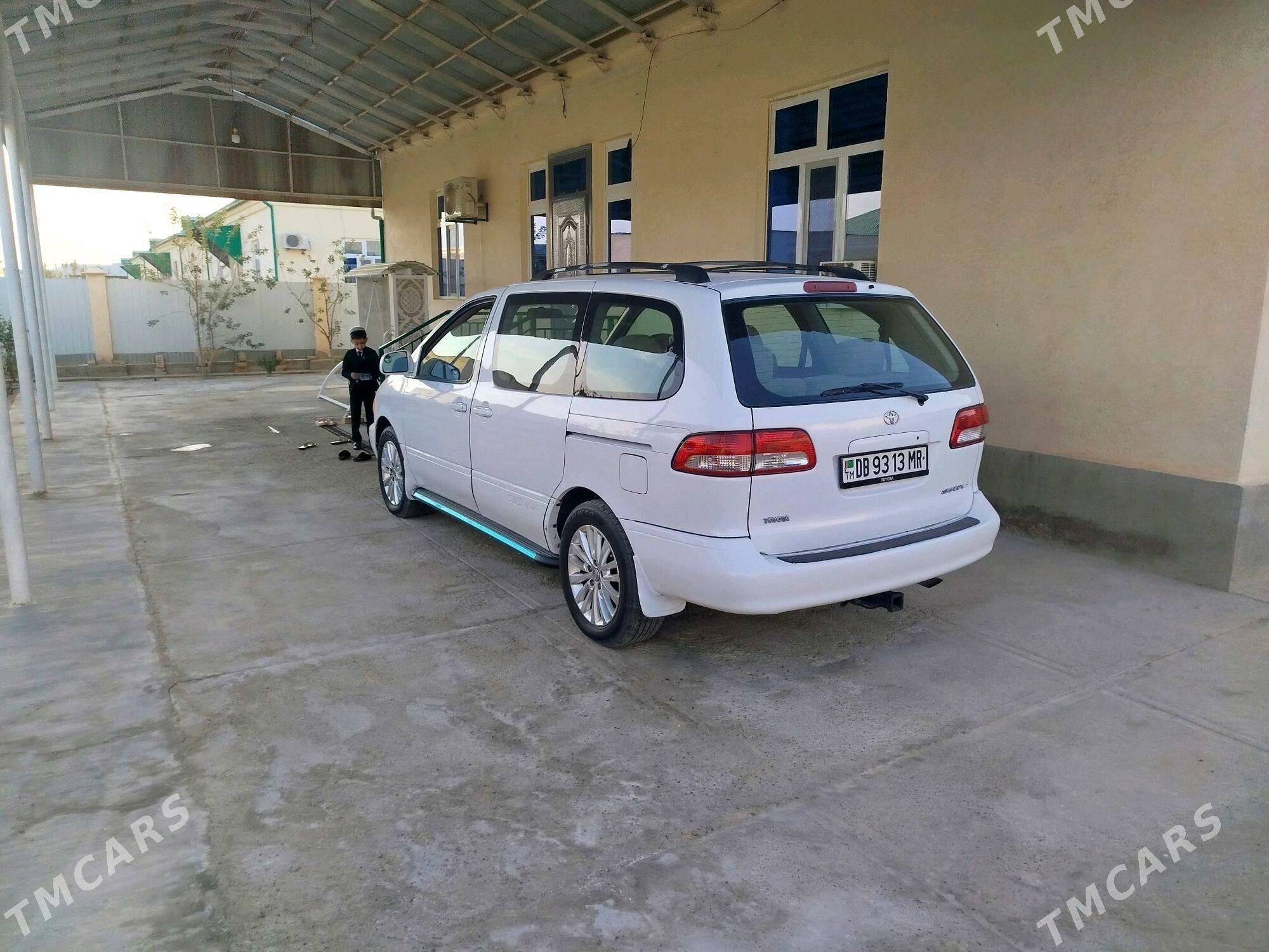 Toyota Sienna 2002 - 185 000 TMT - Мары - img 4