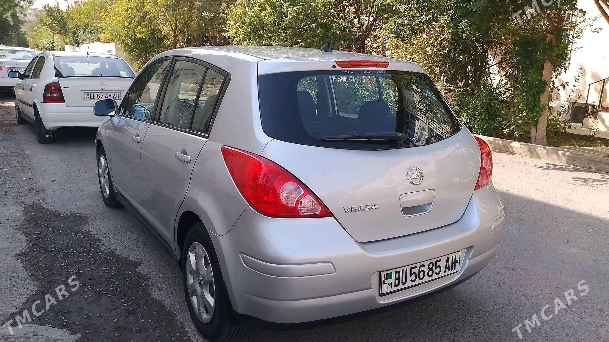 Nissan Versa 2010 - 125 000 TMT - Кака - img 1