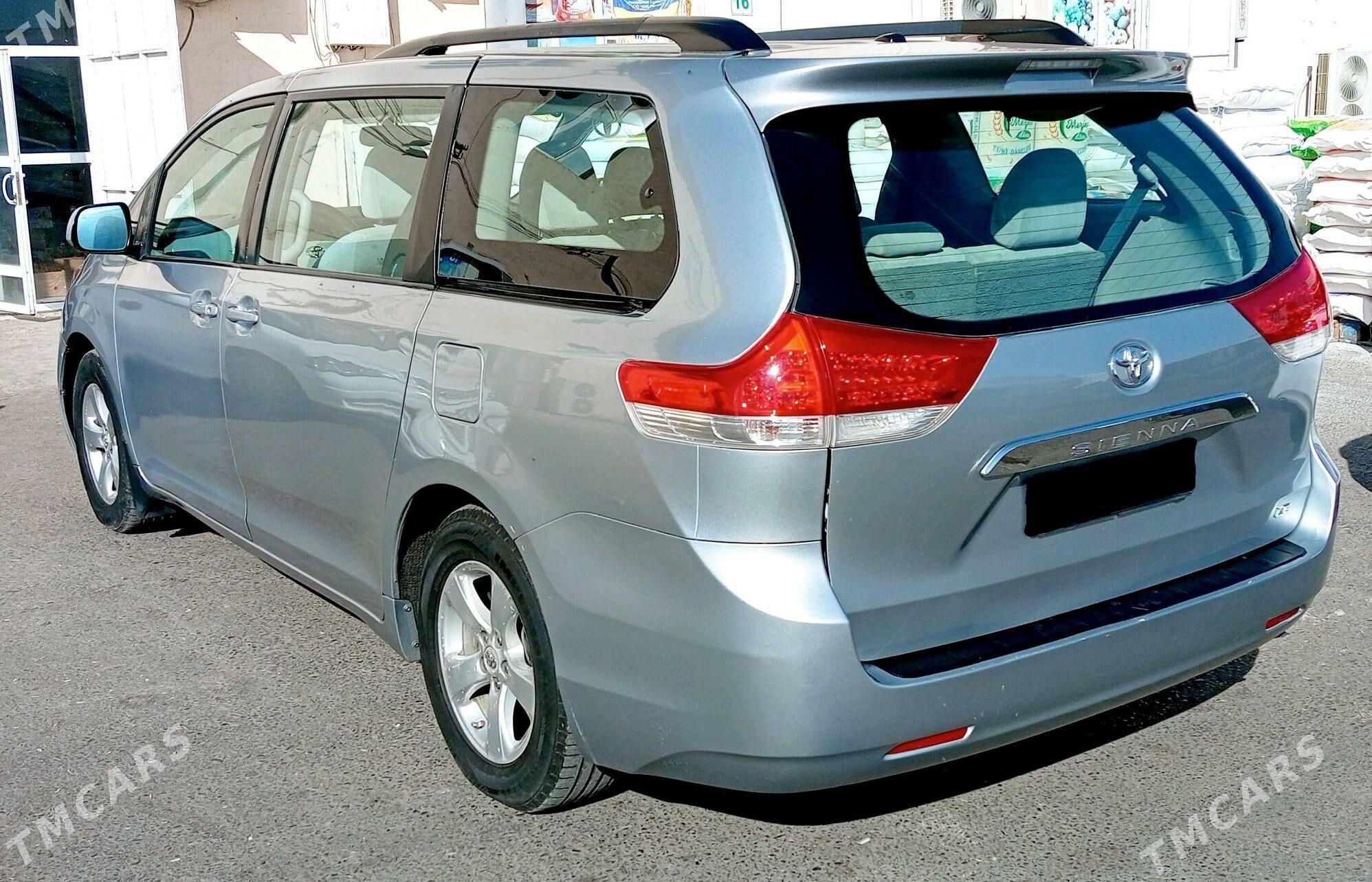 Toyota Sienna 2010 - 295 000 TMT - Мары - img 3