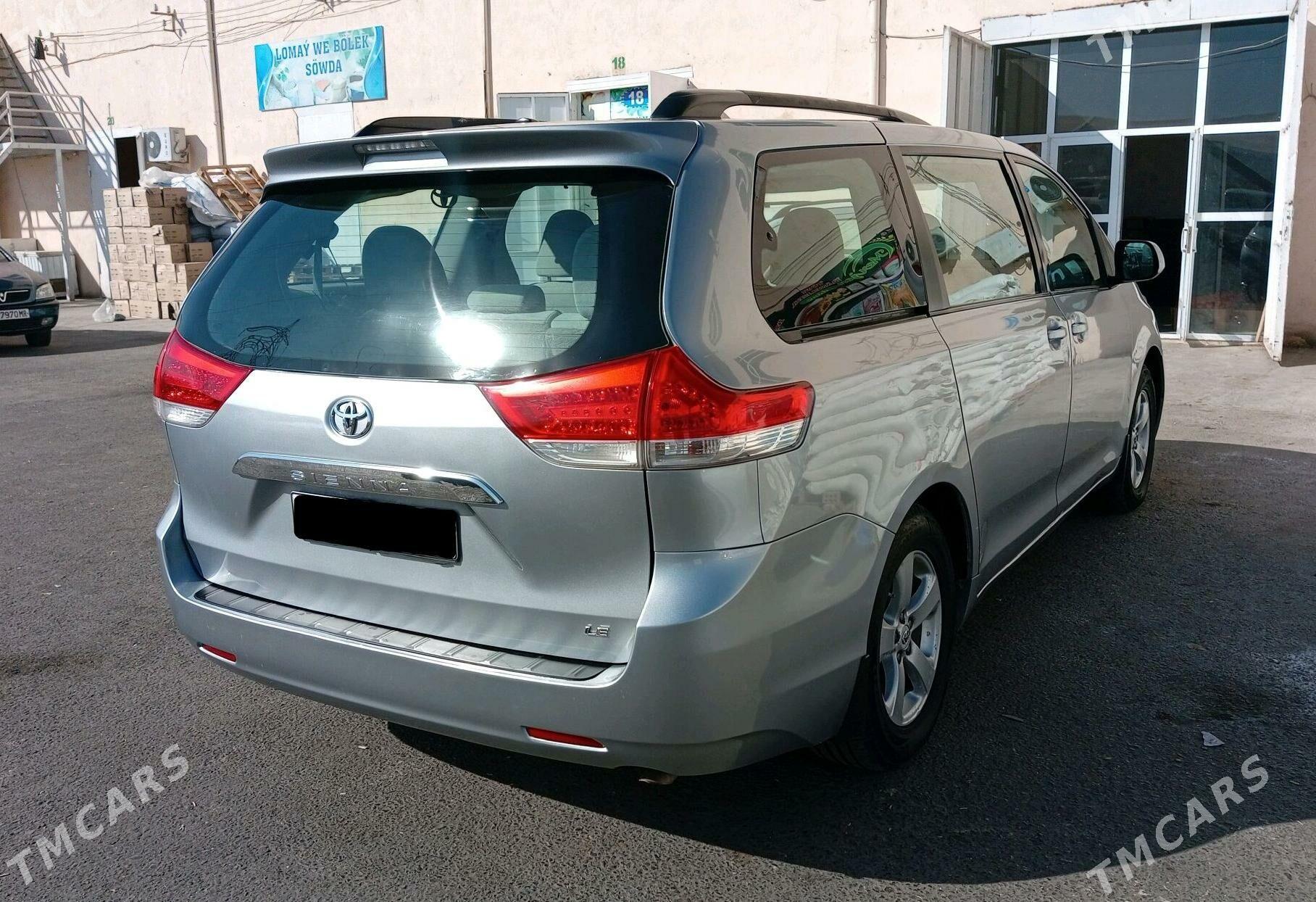 Toyota Sienna 2010 - 295 000 TMT - Мары - img 4