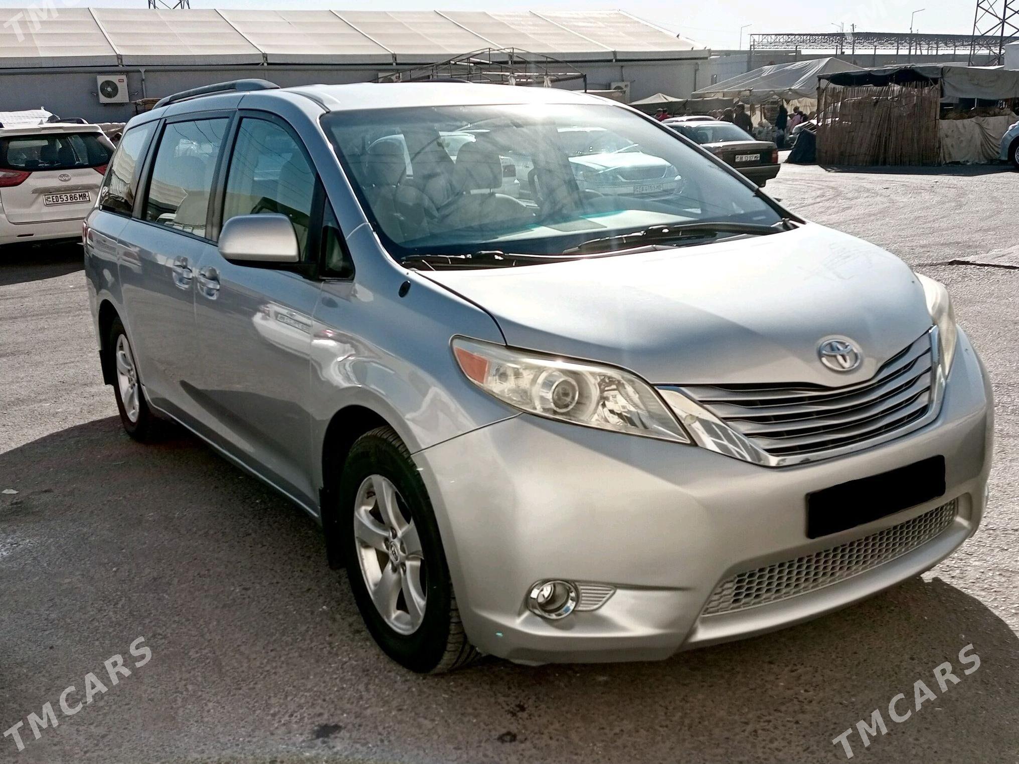 Toyota Sienna 2010 - 295 000 TMT - Мары - img 1