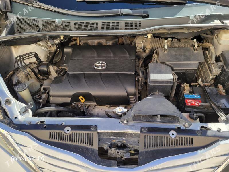 Toyota Sienna 2010 - 295 000 TMT - Мары - img 5
