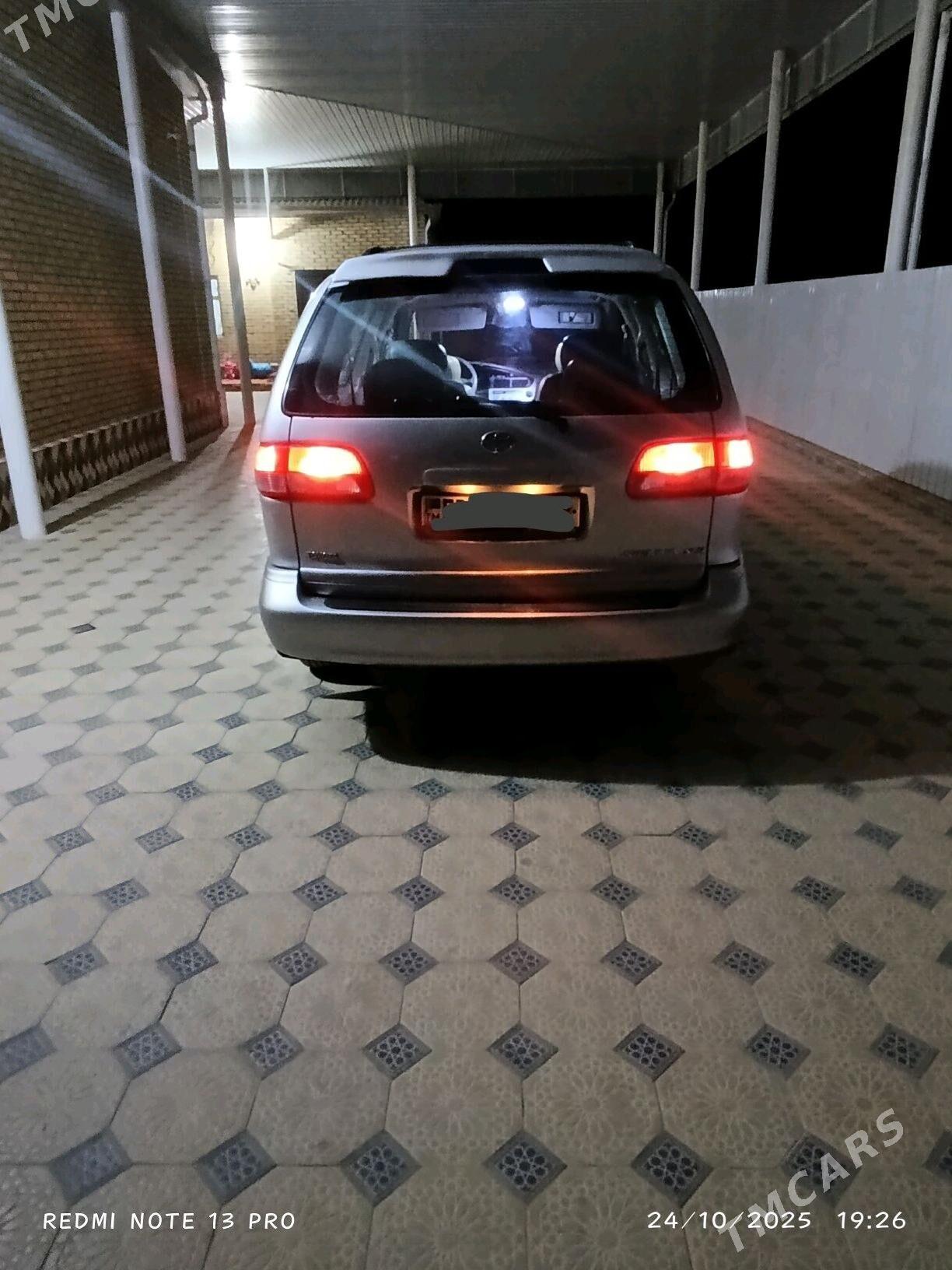 Toyota Sienna 2002 - 185 000 TMT - Мары - img 4