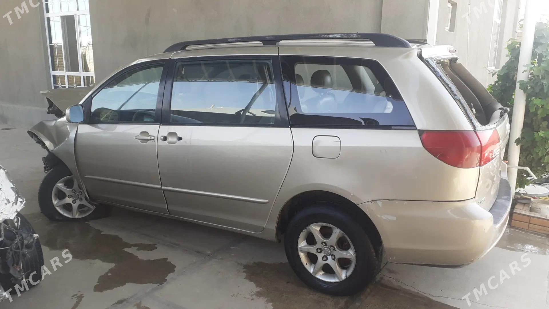 Toyota Sienna 2004 - 120 000 TMT - Mary - img 3