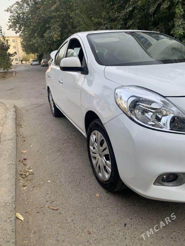 Nissan Versa 2011 - 110 000 TMT - Büzmeýin GRES - img 2