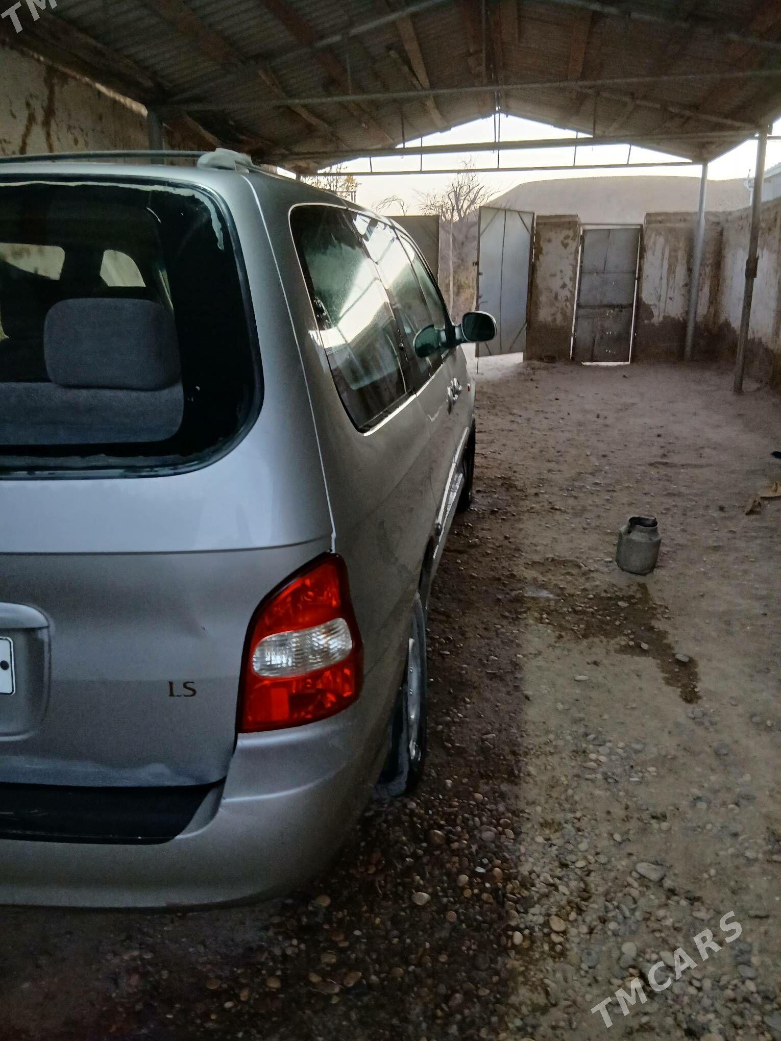 Kia Carnival 2001 - 70 000 TMT - Тагтабазар - img 1