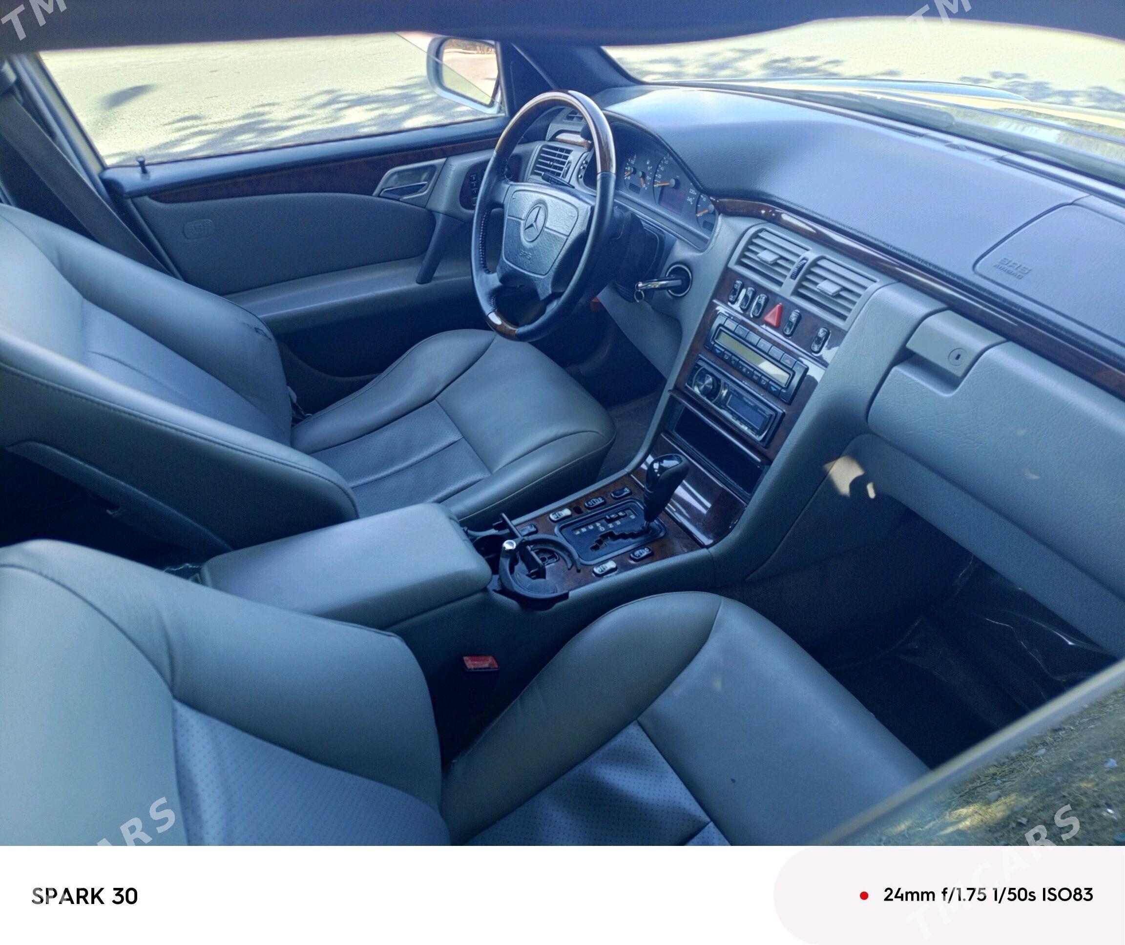 Mercedes-Benz E300 1997 - 82 000 TMT - Гёкдепе - img 5