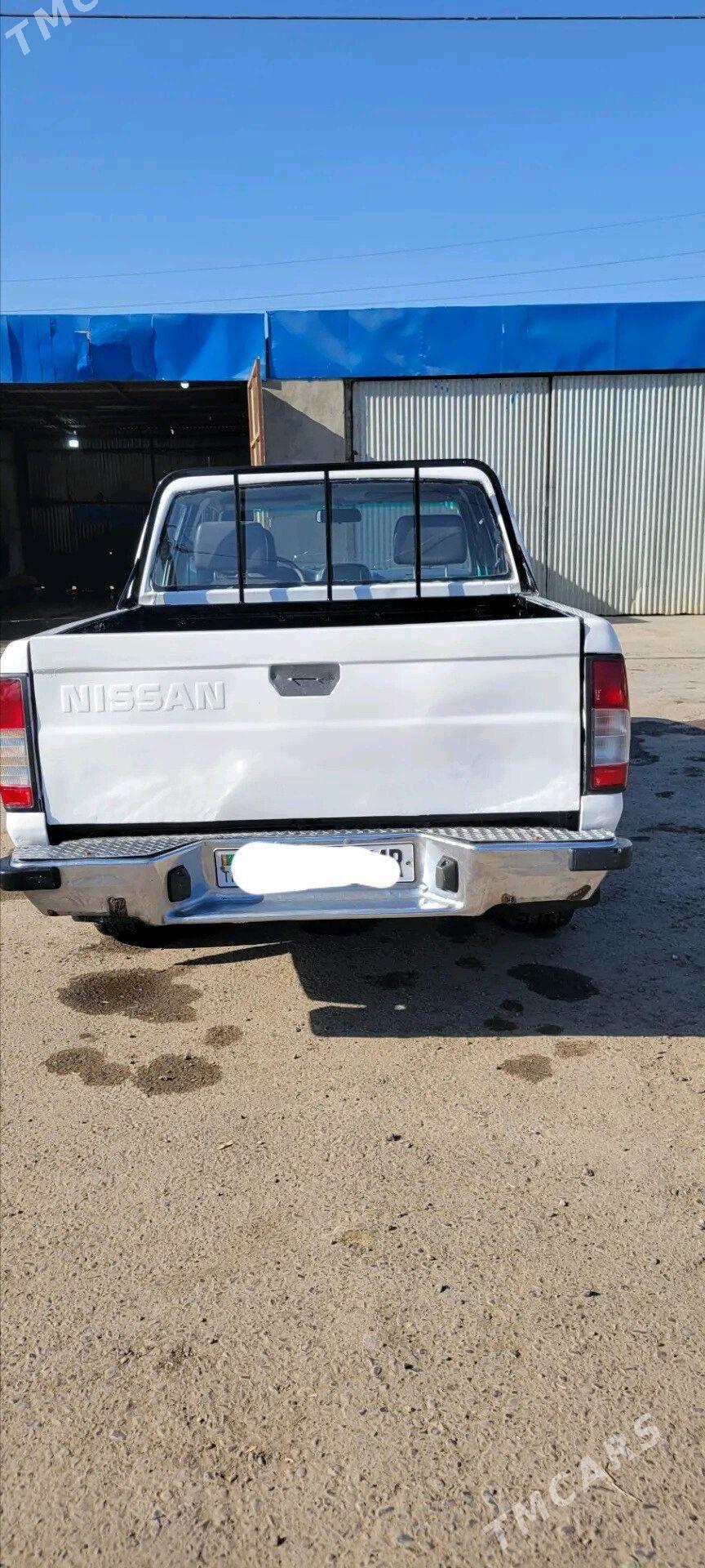 Nissan Navara 2001 - 75 000 TMT - Türkmengala - img 5