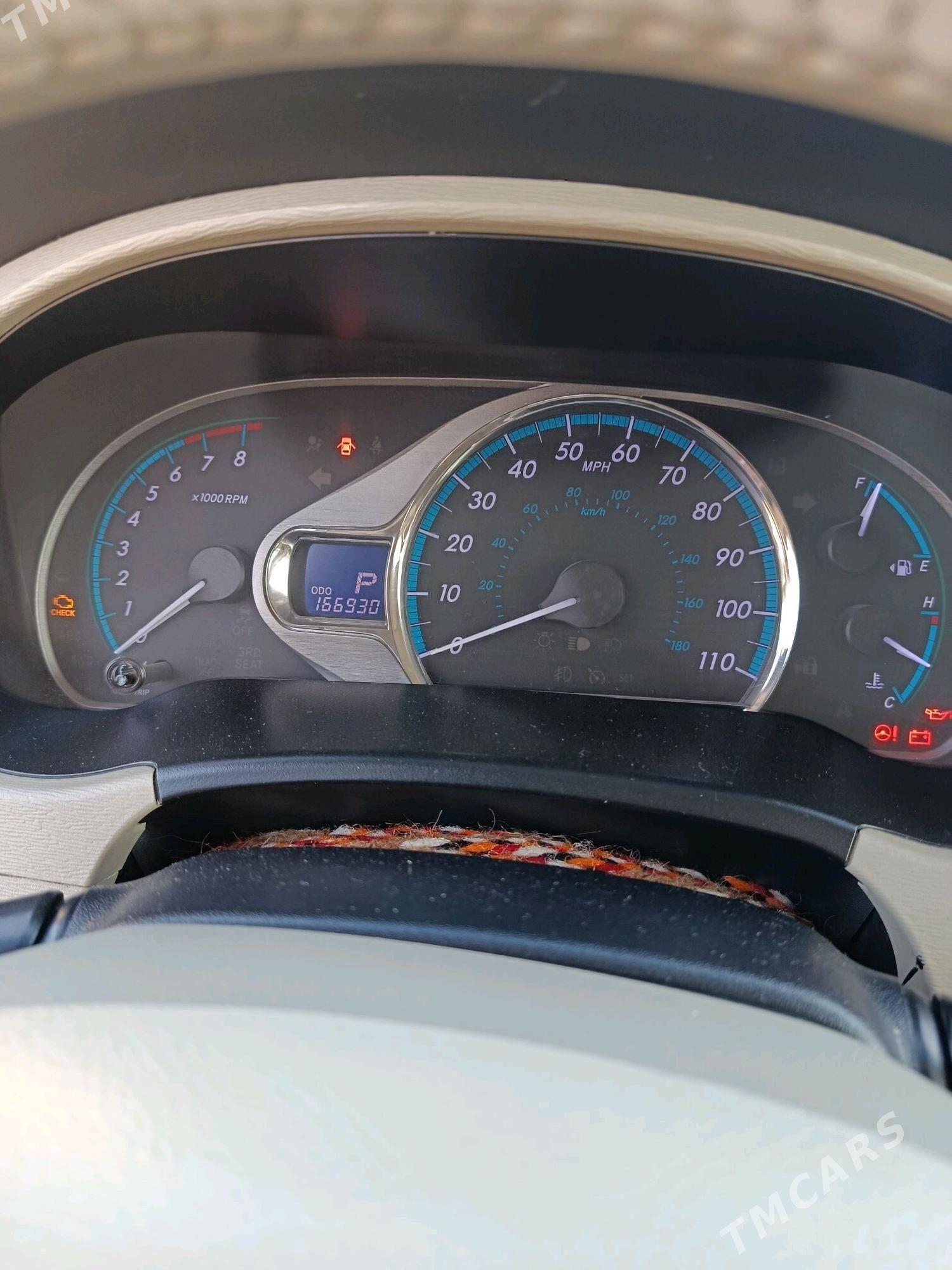 Toyota Sienna 2011 - 299 000 TMT - Мары - img 4