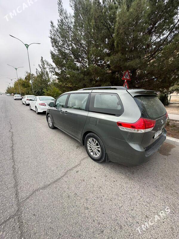Toyota Sienna 2011 - 299 000 TMT - Мары - img 9