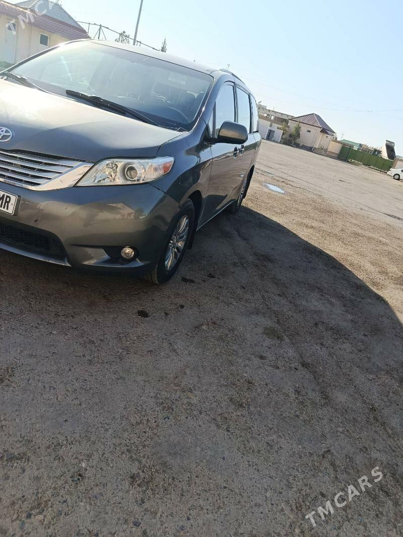 Toyota Sienna 2011 - 299 000 TMT - Мары - img 3