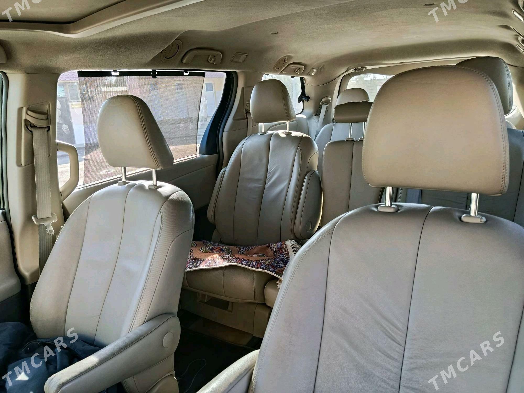 Toyota Sienna 2011 - 299 000 TMT - Мары - img 5