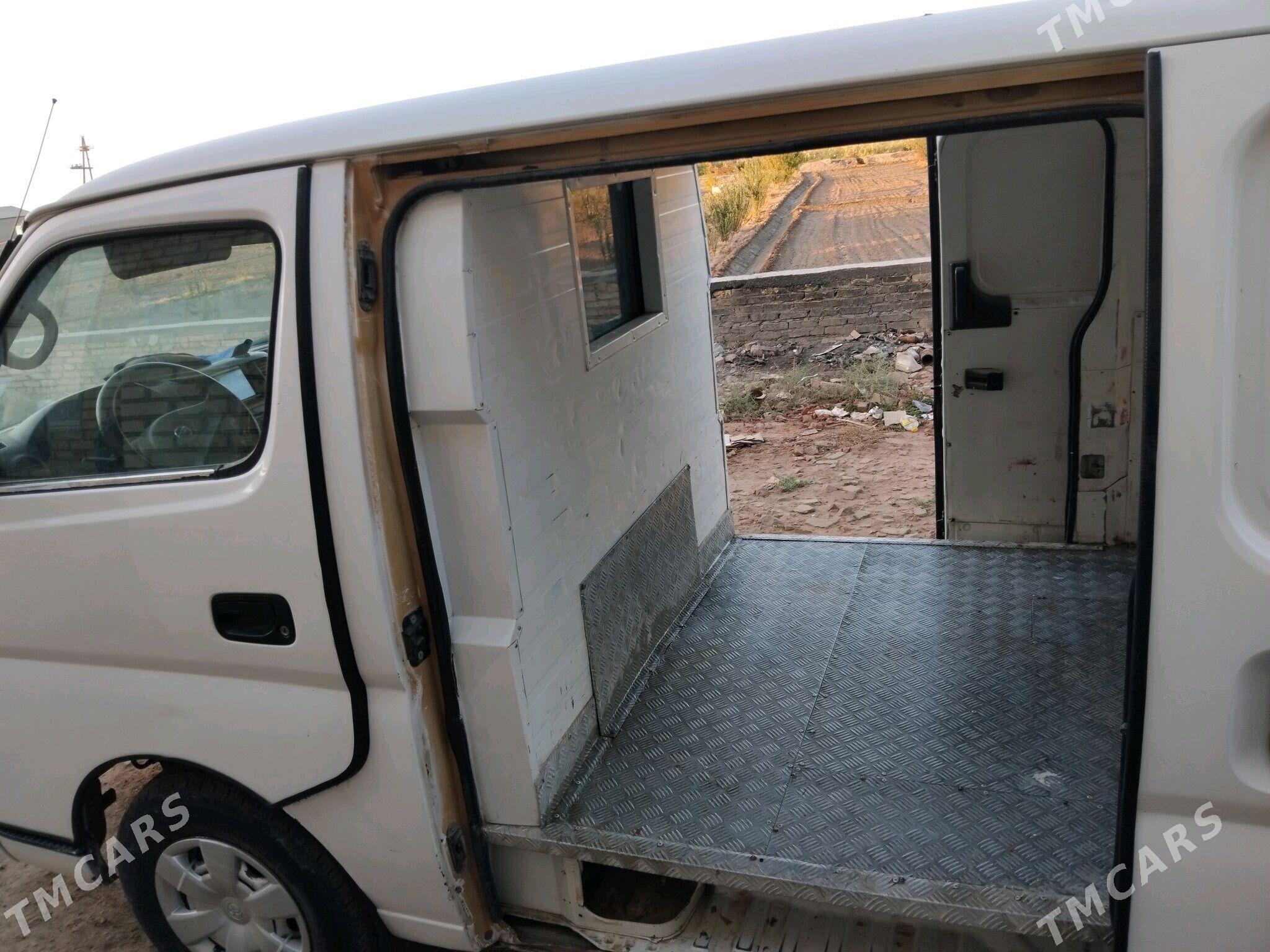 Nissan Urvan 2005 - 109 000 TMT - Дянев - img 6