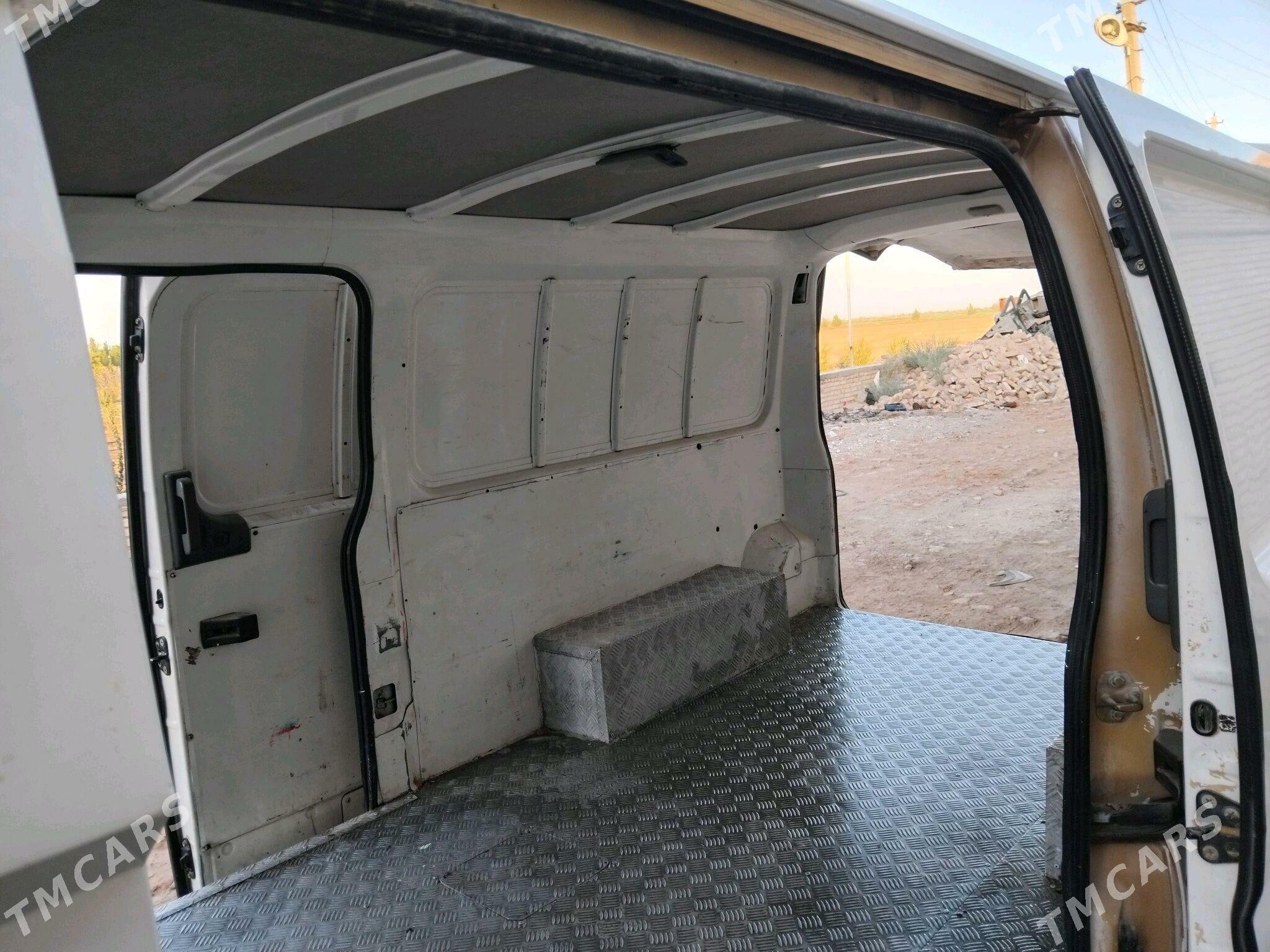 Nissan Urvan 2005 - 109 000 TMT - Дянев - img 7