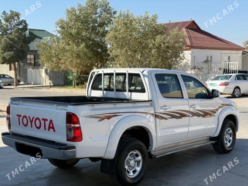 Toyota Hilux 2014 - 370 000 TMT - Балканабат - img 3