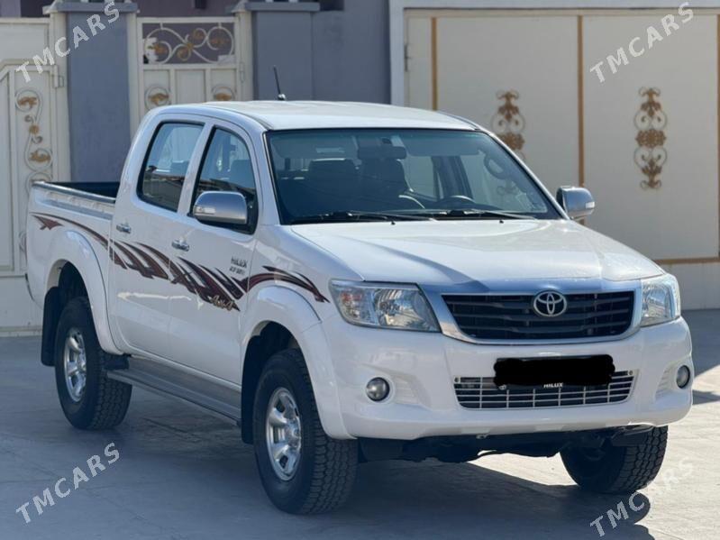 Toyota Hilux 2014 - 370 000 TMT - Балканабат - img 4