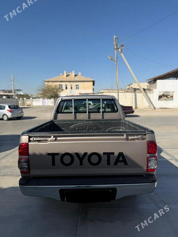 Toyota Hilux 2008 - 260 000 TMT - Балканабат - img 4