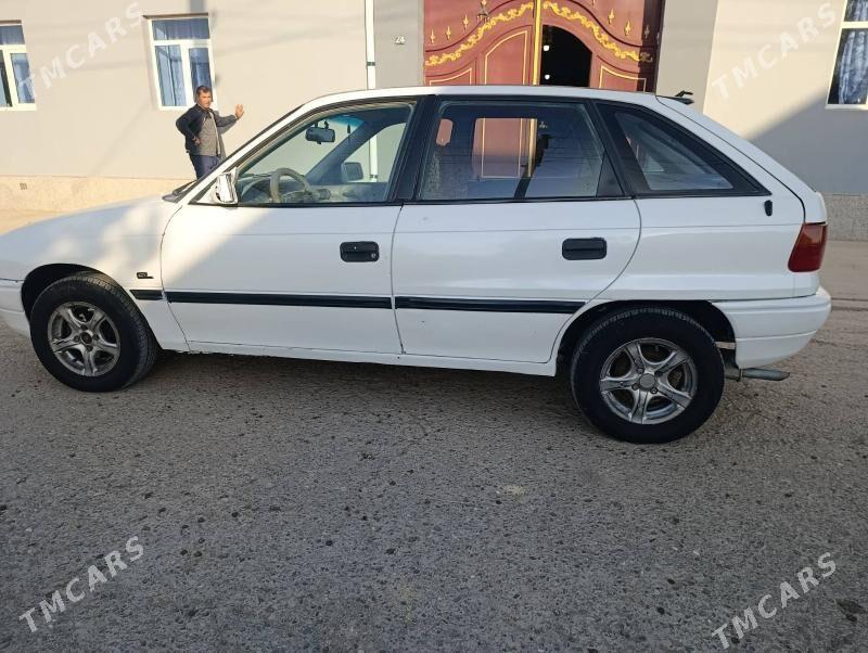 Opel Astra 1993 - 25 000 TMT - Дянев - img 3