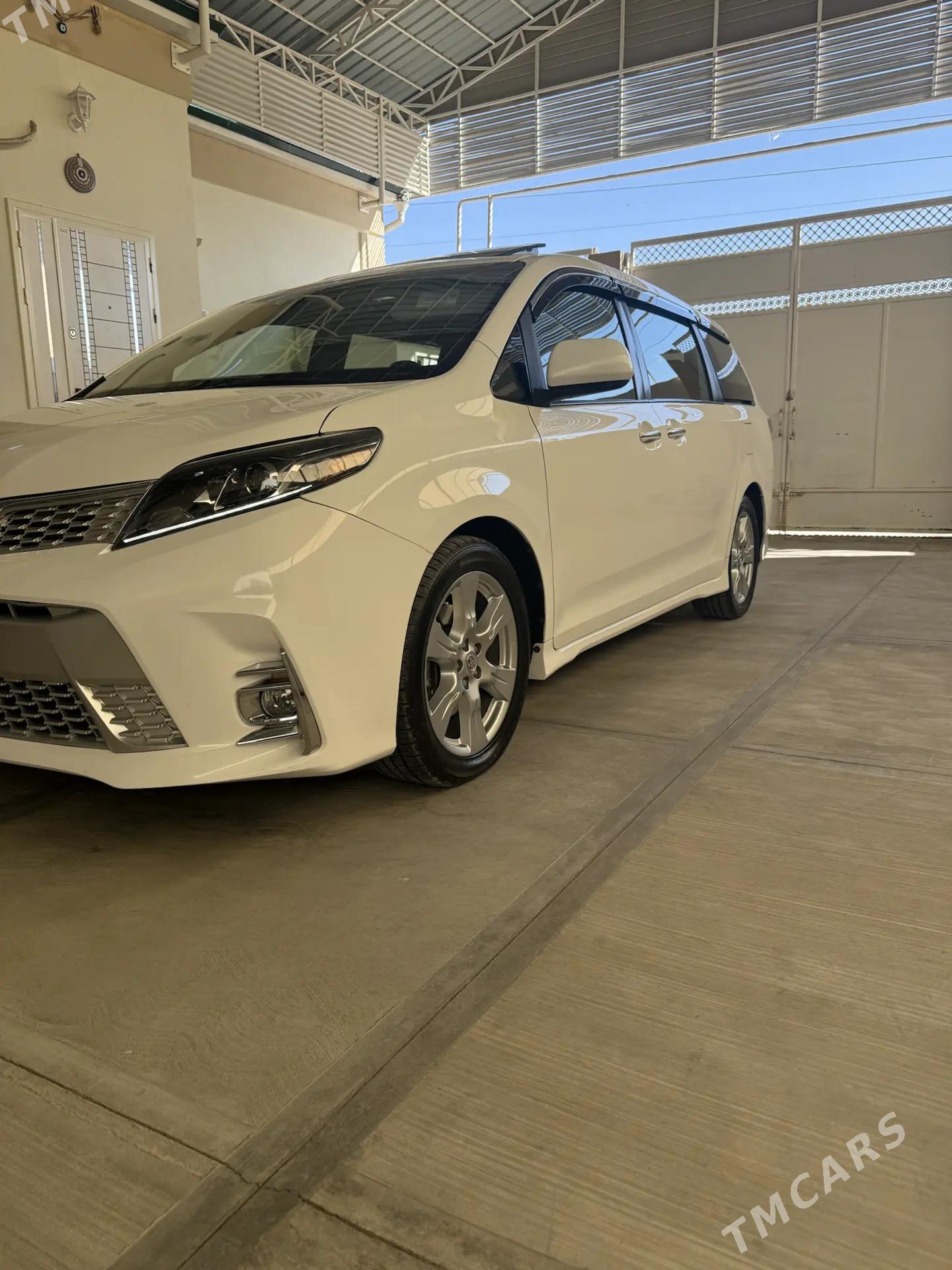 Toyota Sienna 2017 - 400 000 TMT - Ашхабад - img 1