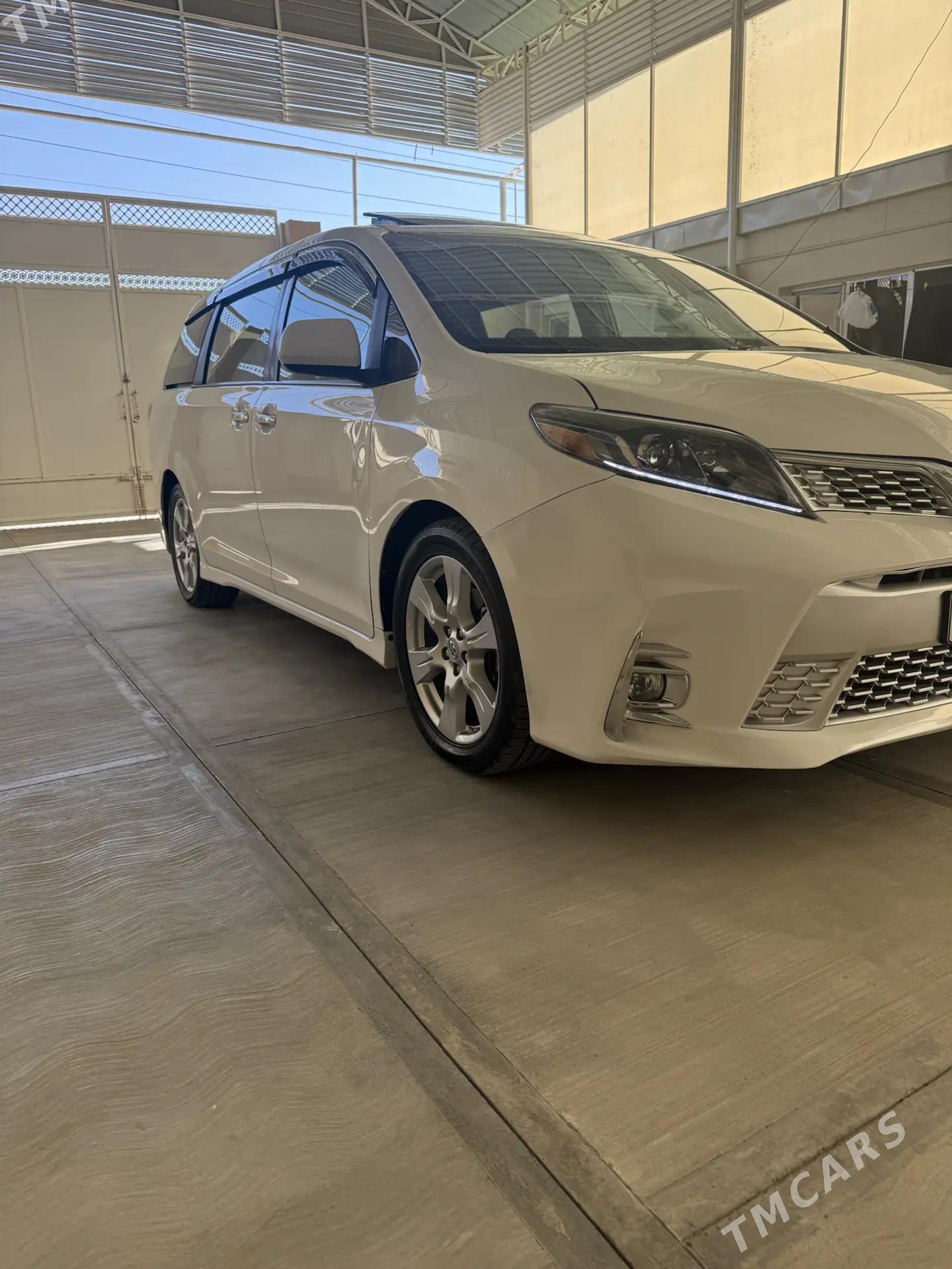 Toyota Sienna 2017 - 400 000 TMT - Ашхабад - img 2