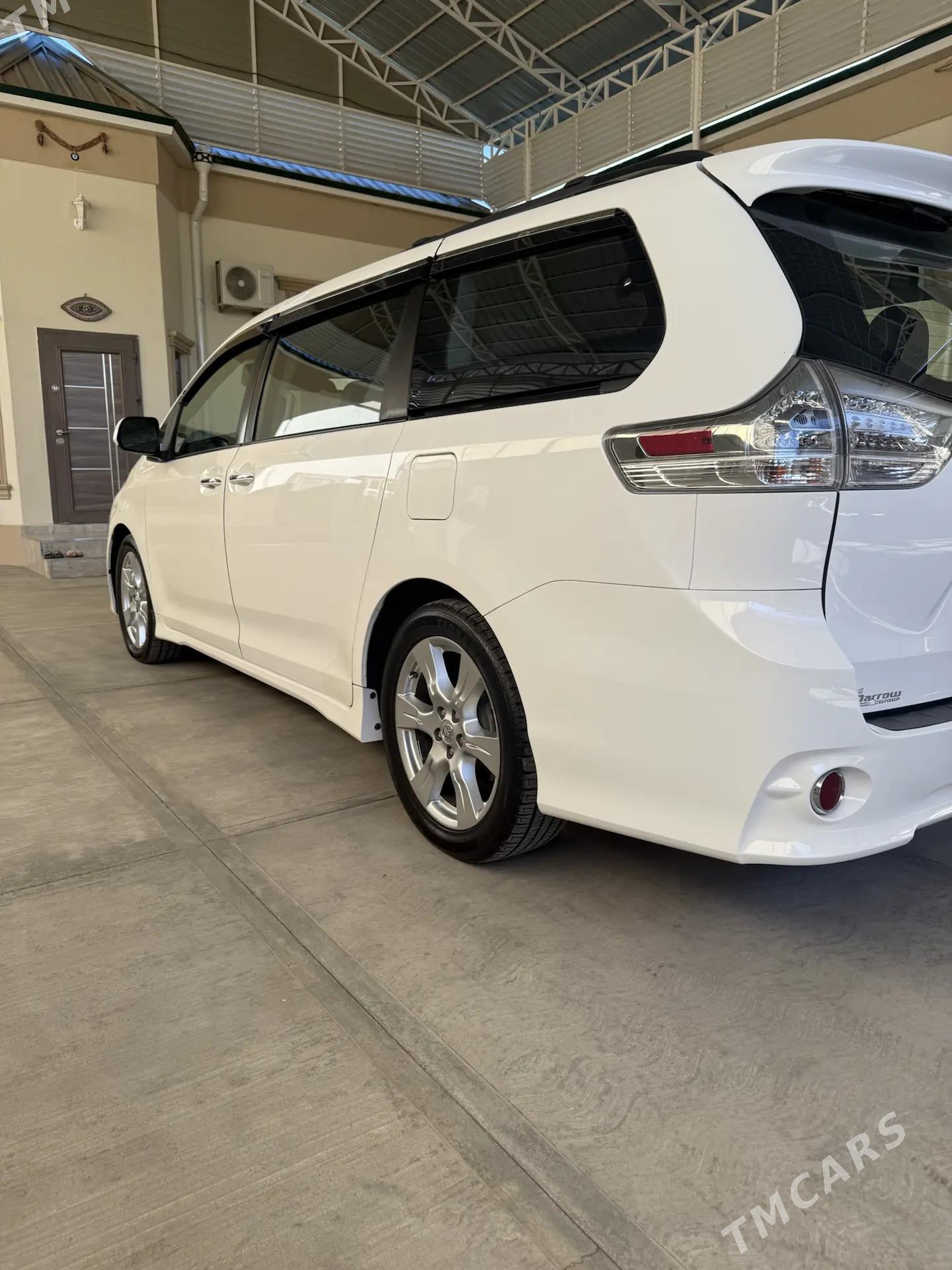Toyota Sienna 2017 - 400 000 TMT - Ашхабад - img 4