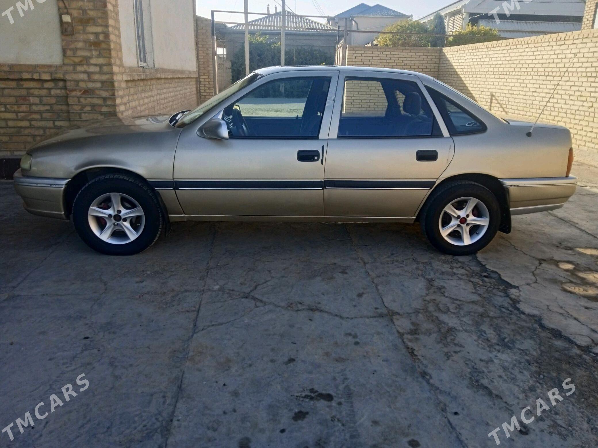 Opel Vectra 1990 - 40 000 TMT - Мары - img 2
