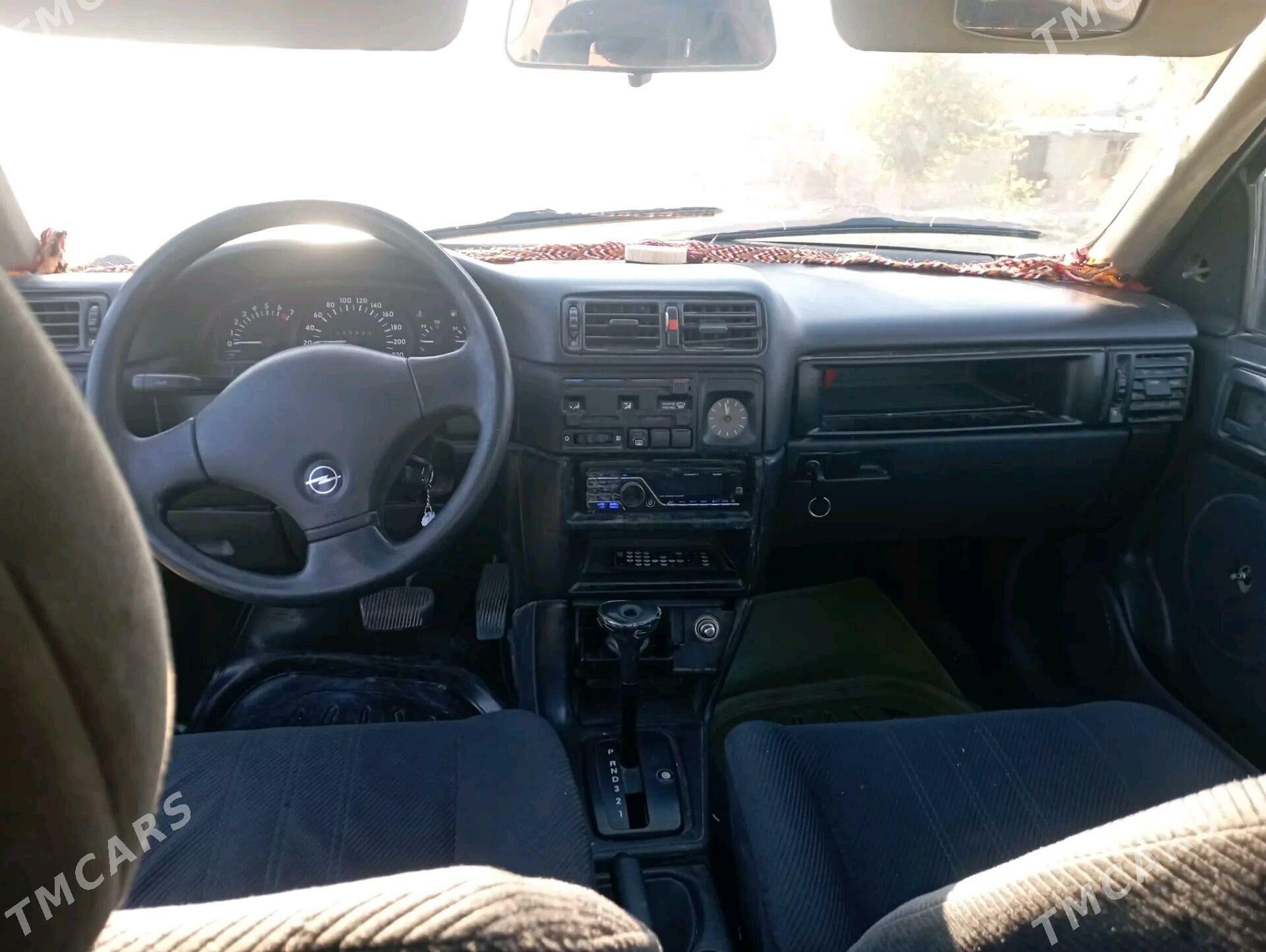 Opel Vectra 1992 - 28 000 TMT - Bäherden - img 7