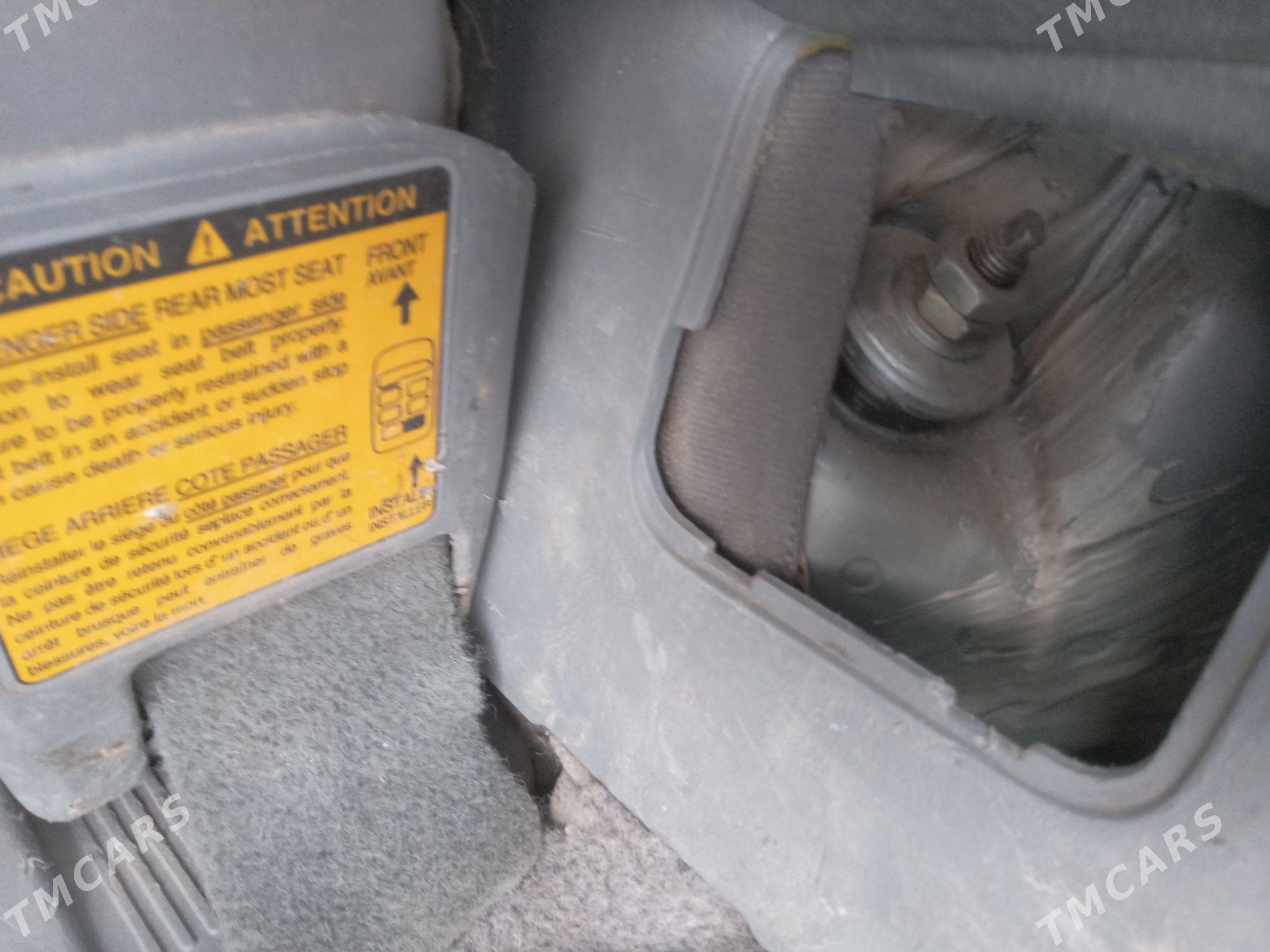 Toyota Sienna 2002 - 170 000 TMT - Мургап - img 7