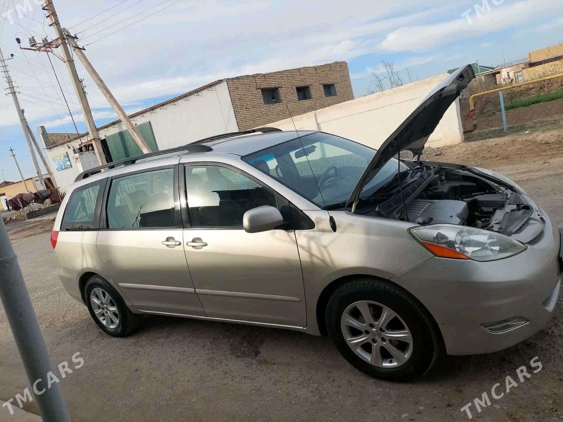 Toyota Sienna 2008 - 250 000 TMT - Туркменабат - img 4