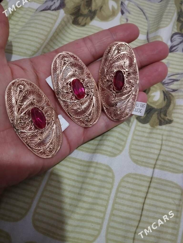 gyzyl broşka - Бузмеин - img 1