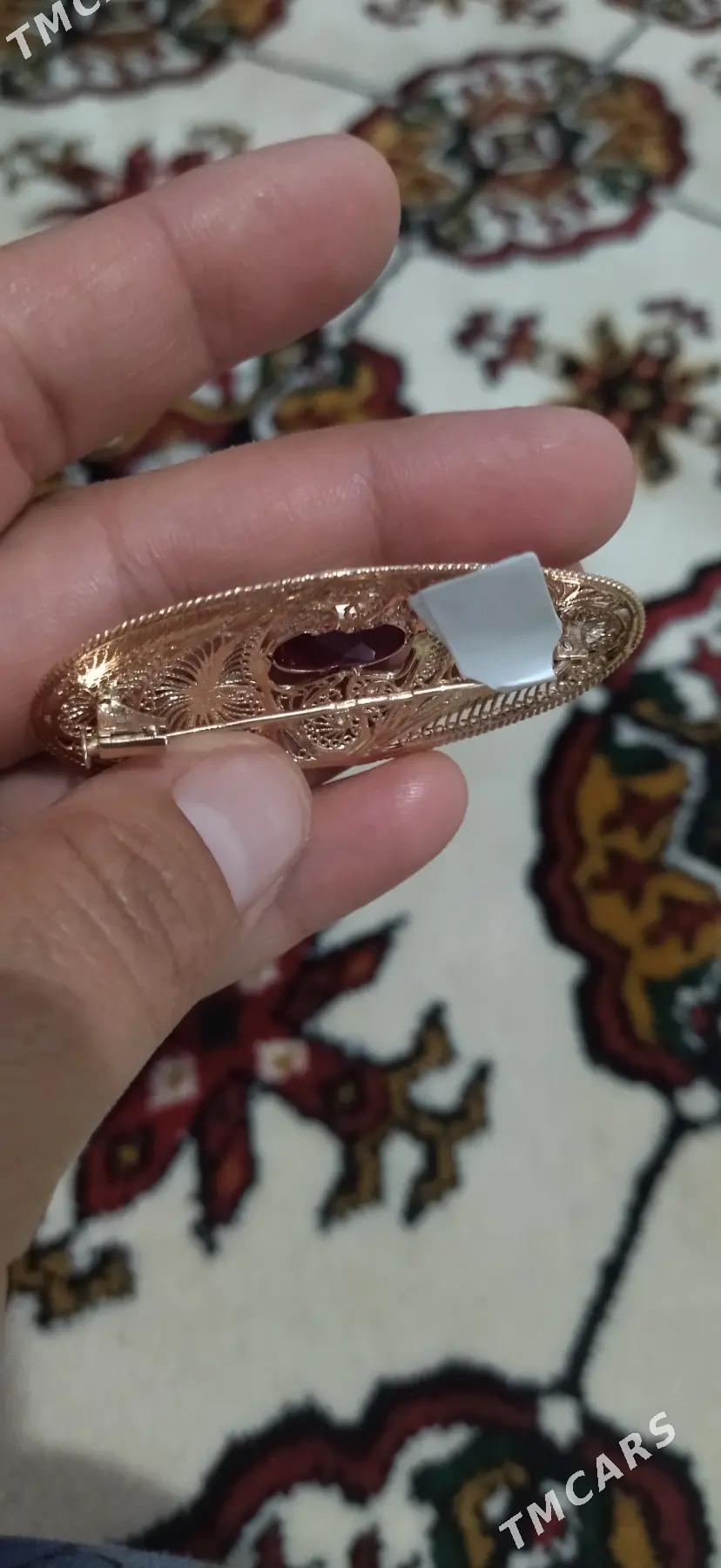 gyzyl broşka - Бузмеин - img 9