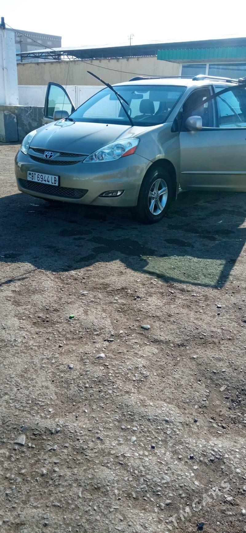 Toyota Sienna 2009 - 250 000 TMT - Дянев - img 6