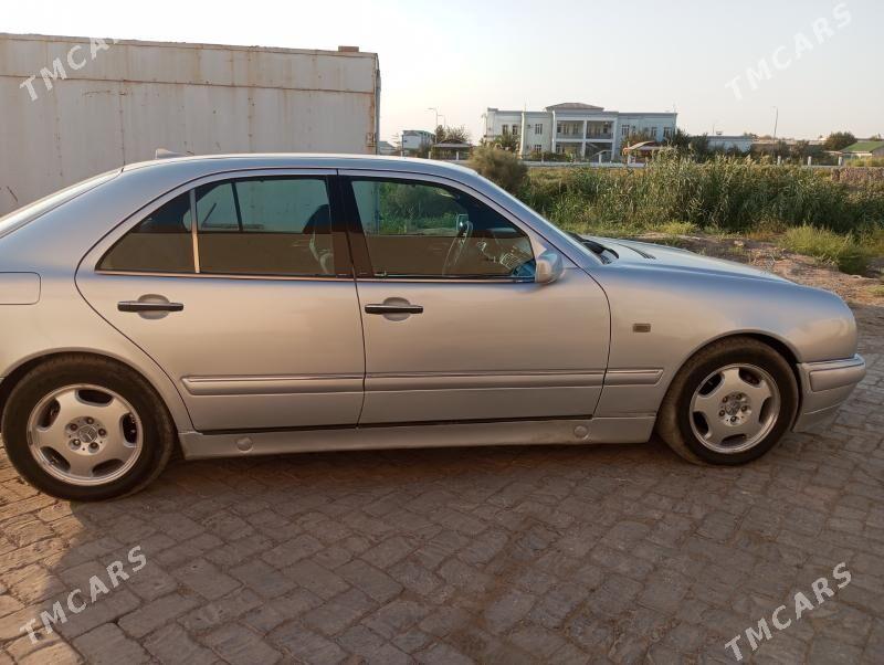 Mercedes-Benz E320 1997 - 95 000 TMT - Baýramaly - img 3