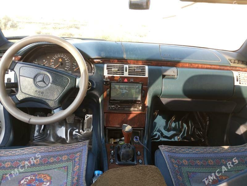 Mercedes-Benz E320 1997 - 95 000 TMT - Baýramaly - img 5