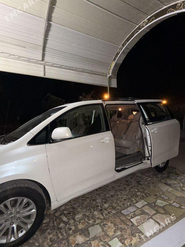 Toyota Sienna 2012 - 335 000 TMT - Türkmenabat - img 1