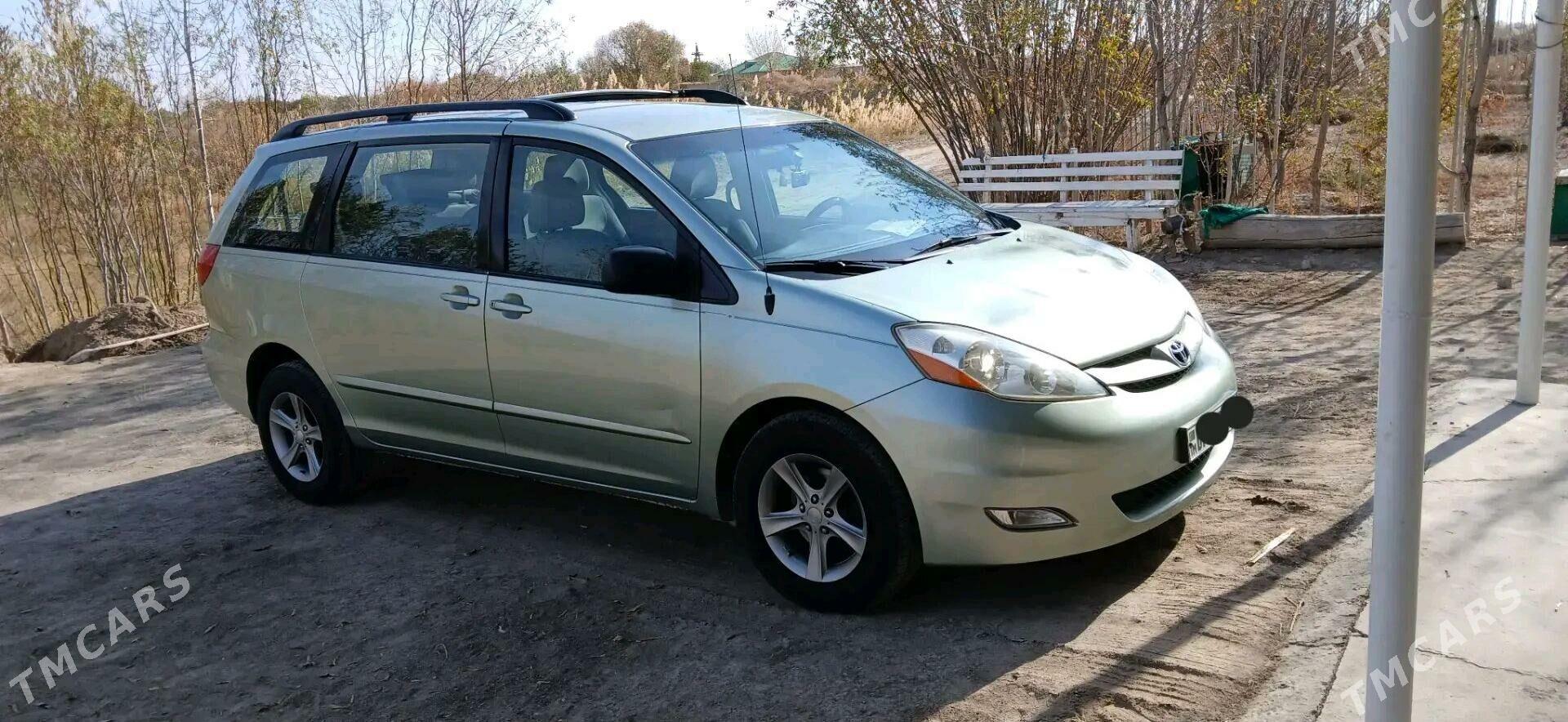 Toyota Sienna 2009 - 250 000 TMT - етр. Туркменбаши - img 2