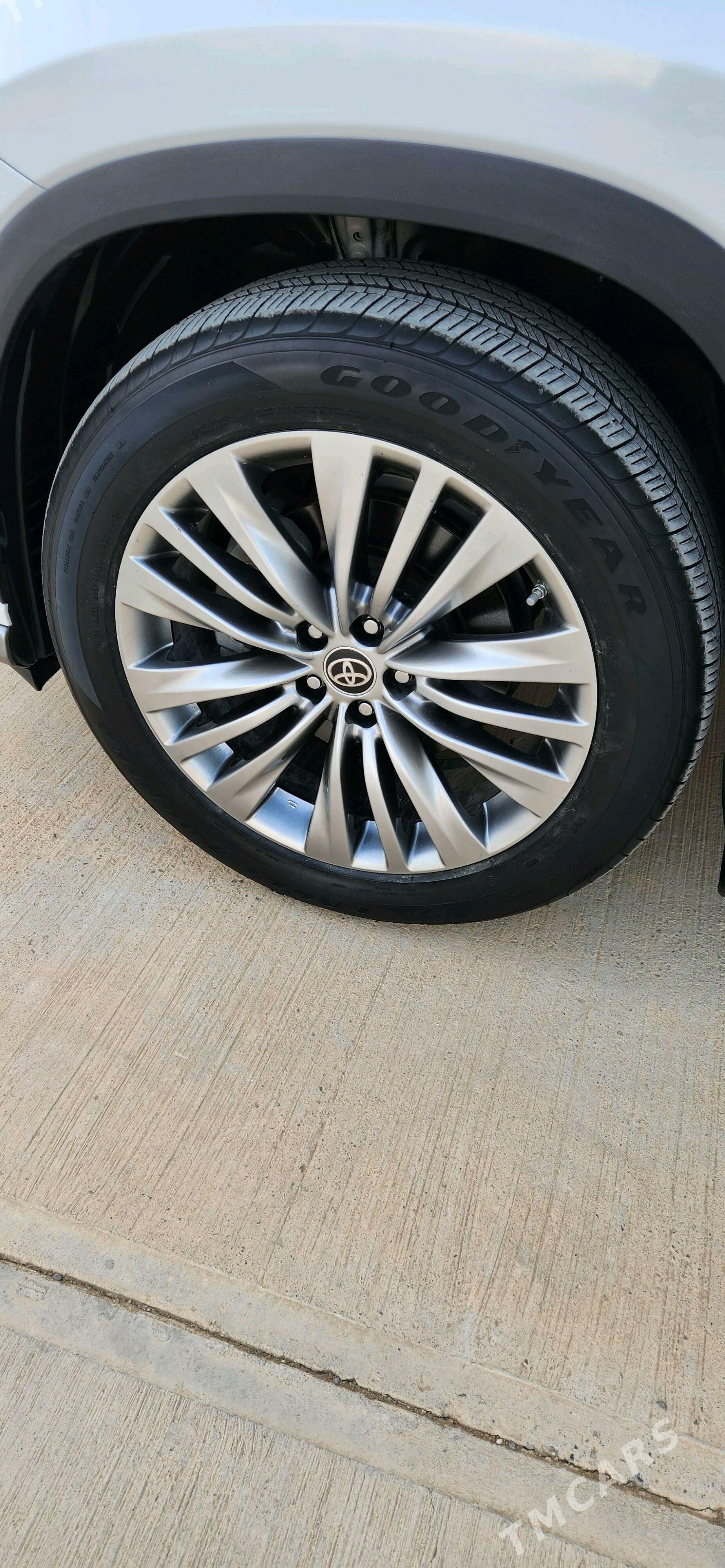 Toyota Highlander 2021 - 725 000 TMT - Gurtly - img 4